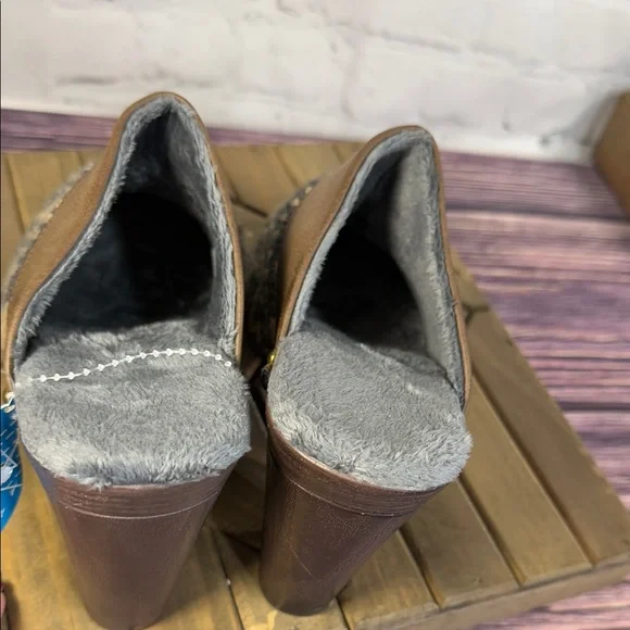 Muk Luks Gray and Brown Knit Heeled Clogs Nordic Print faux fur lined - Picture 5 of 11